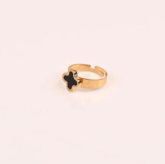 Clover Ring