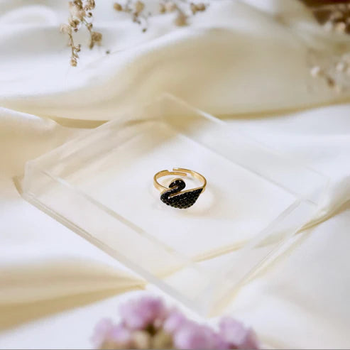 Swan Ring | Black