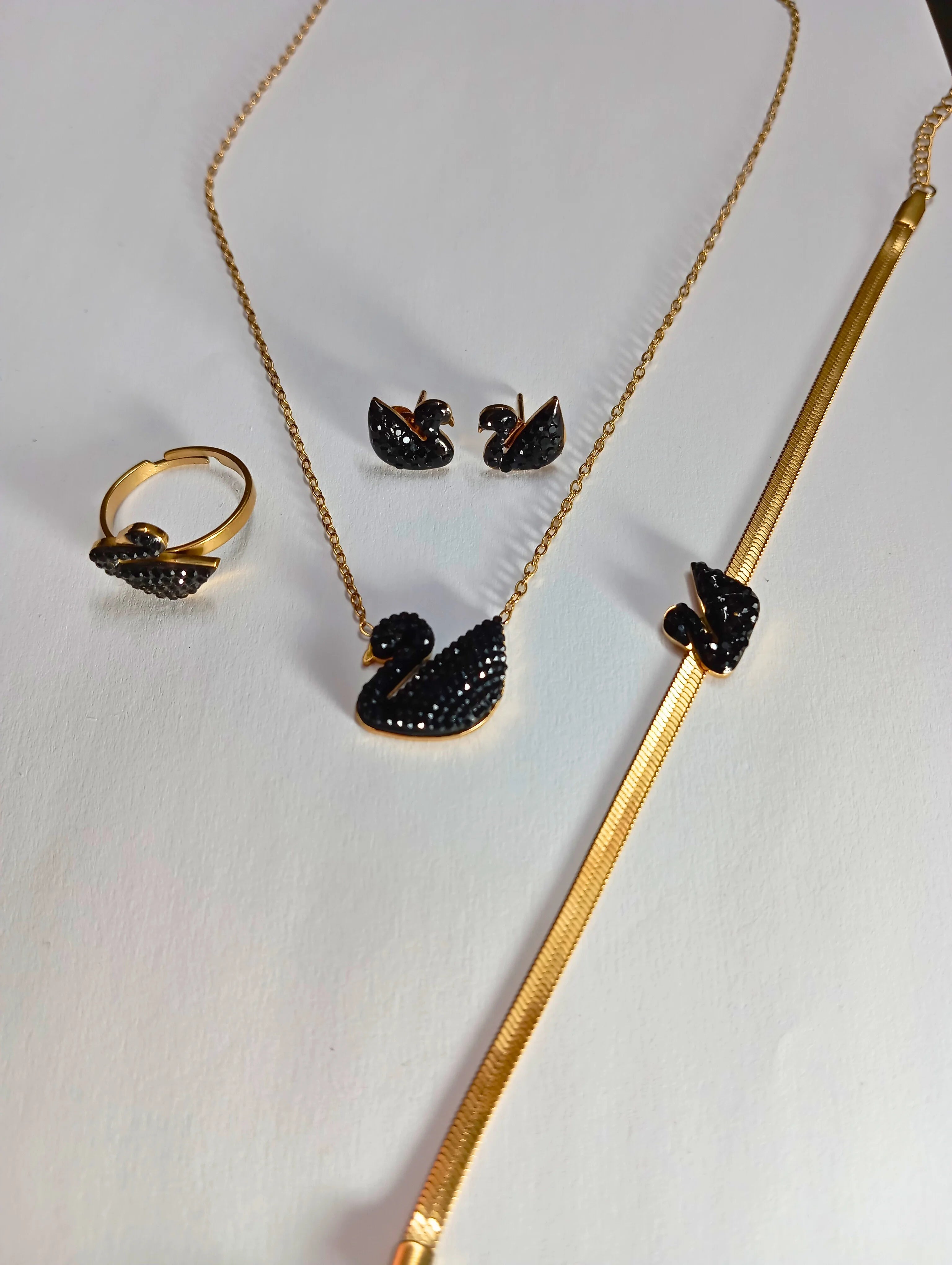 Swan Set | 4 Pieces