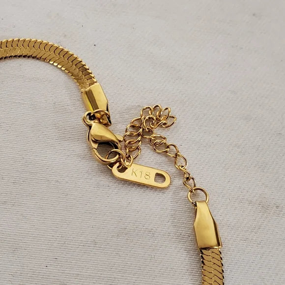 Medalion Rose Necklace